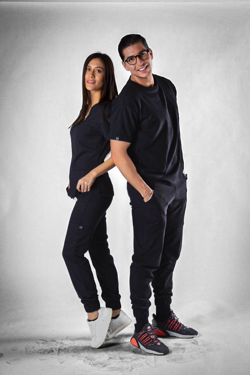 Scrub Round Neck Jogger negro caballero
